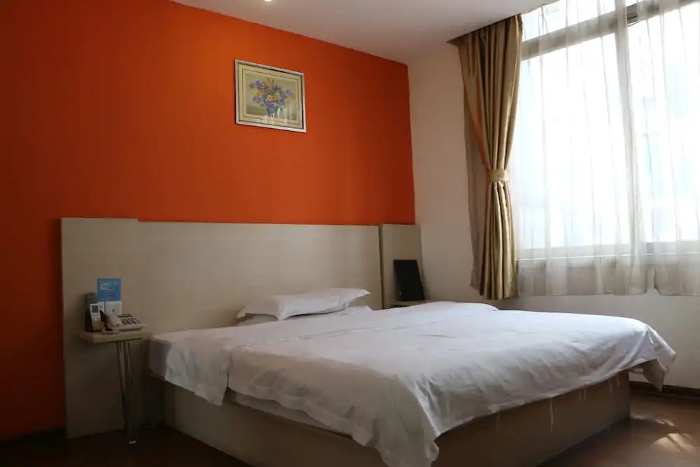 商務雙人房，設有兩張單人床，享有景觀