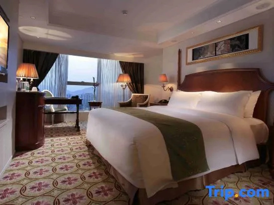 Superior Double room with city view (full double bed)
