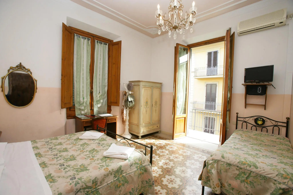 Double room with balcony (full double bed)