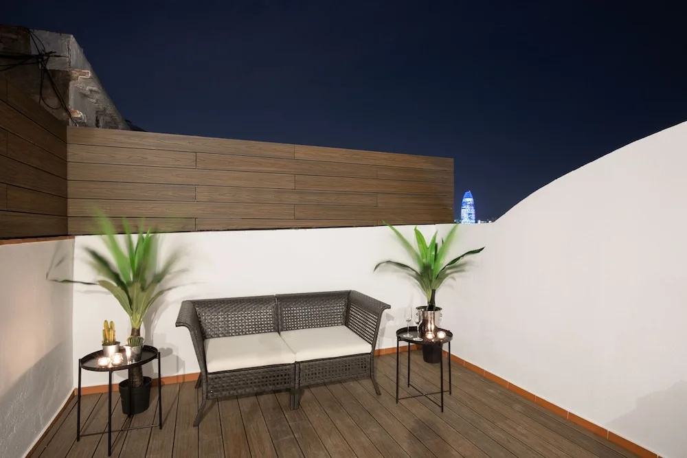 2 Bedrooms Apartment