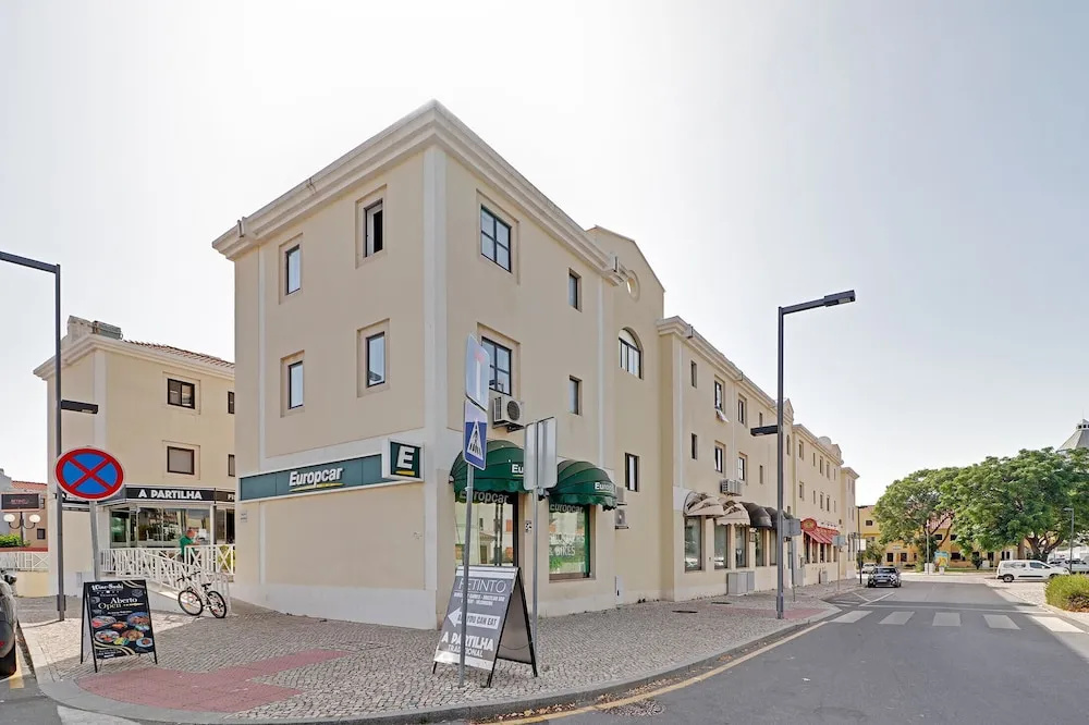 Vilamoura Central 1 by Homing