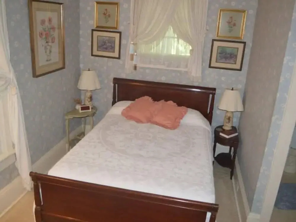 Standard Double room with balcony (full double bed)