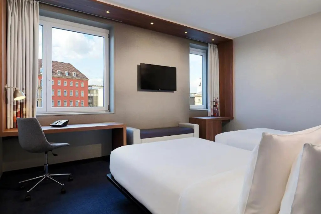 Breezy Double Guest room (twin beds)