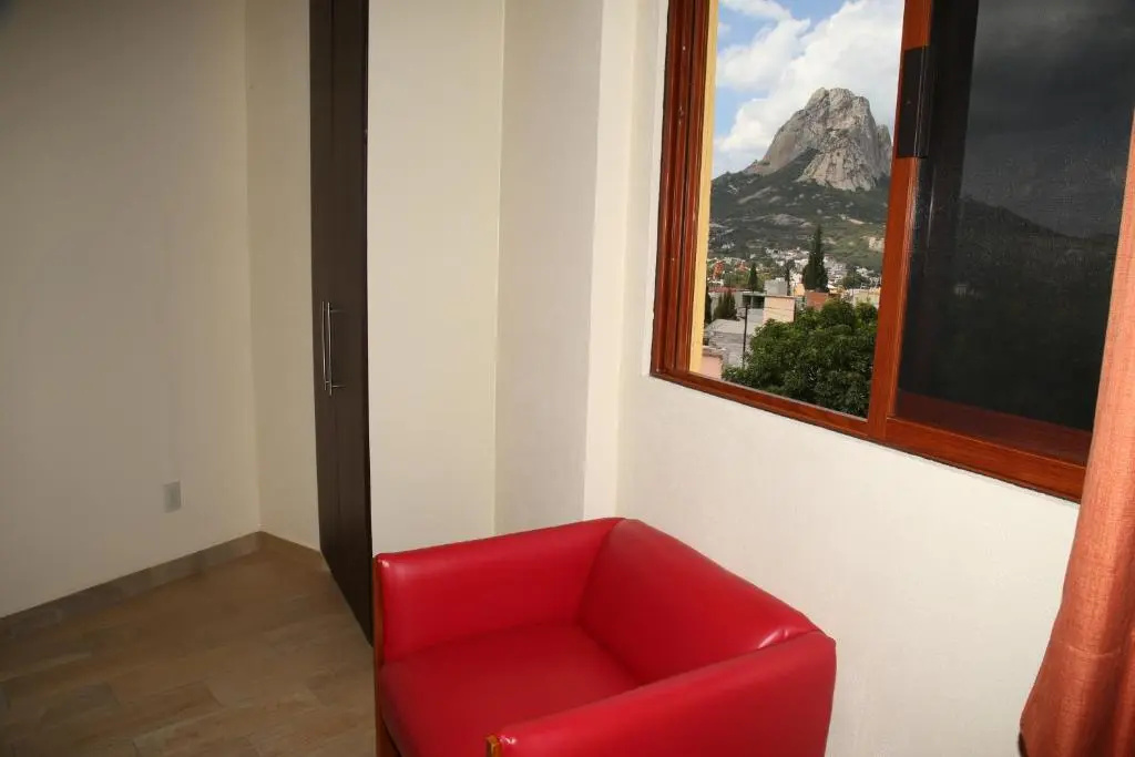 Hotel Plaza Bernal - Chambres