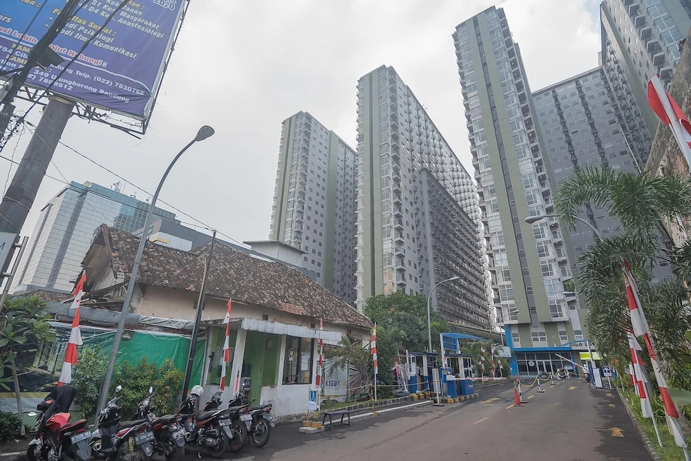 RedLiving Apartemen Grand Asia Afrika Tower C