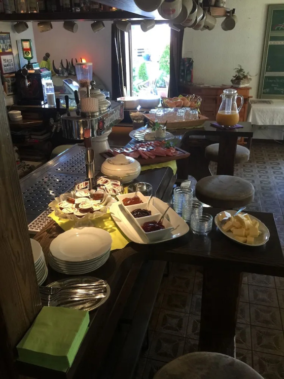 Food & Beverage