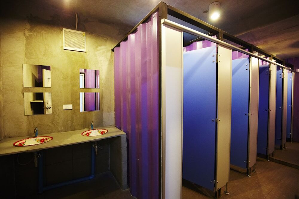 Двухместный номер Standard 2 отдельные кровати в WH Hostel