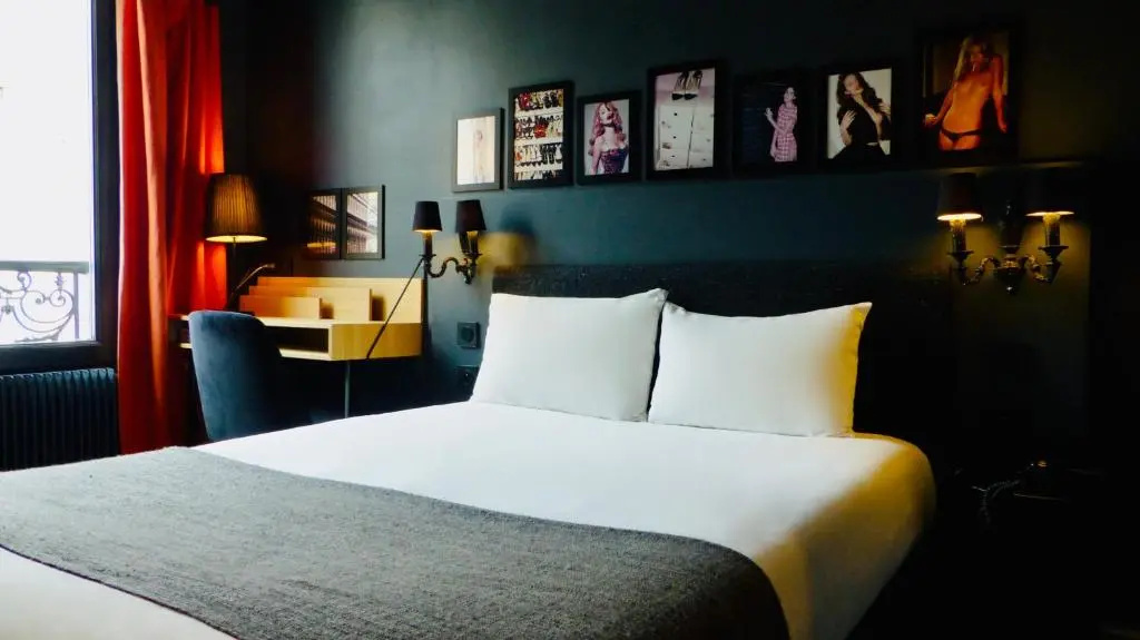 Double room (full double bed)