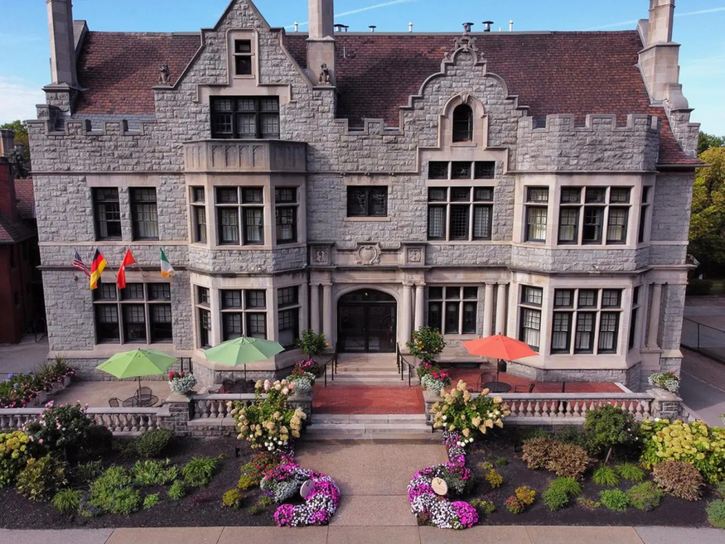 Mansions on Fifth Hotel