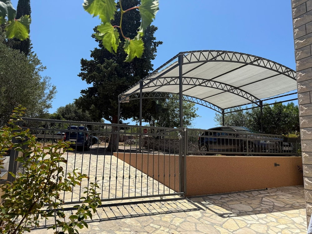 Apartments Jakov