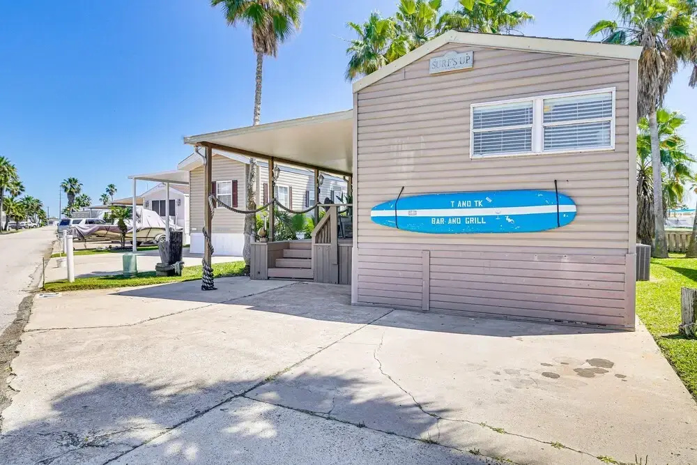 Resort-style Perks & Deck at Port Isabel Home!