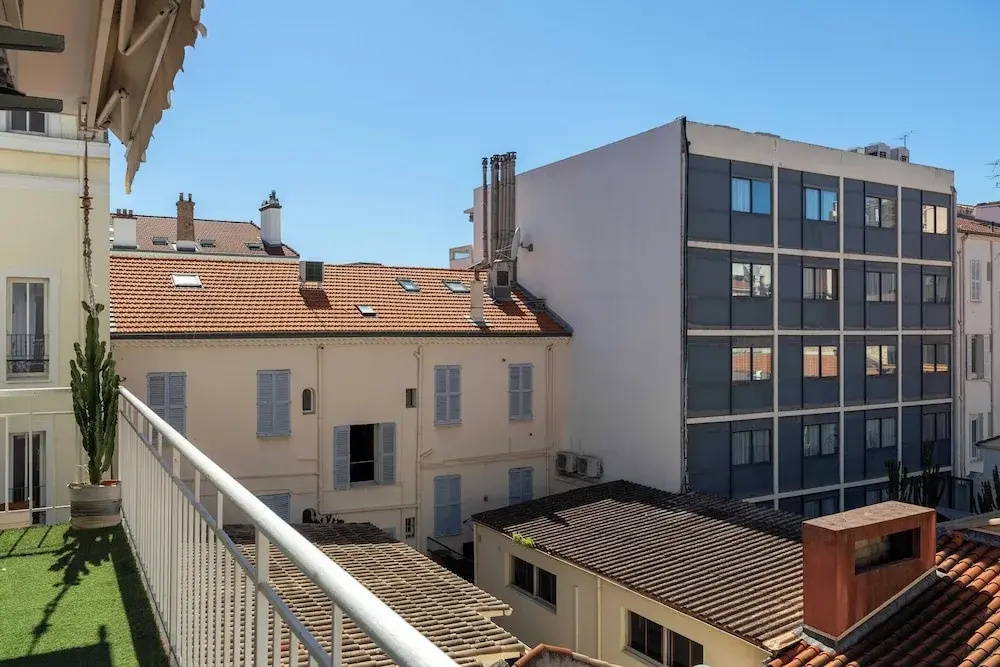 Cozy 2 Bedroom Apartment in the Heart of Cannes