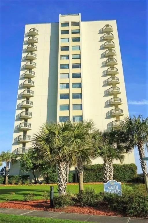 Stunning ocean view remodeled 2 bedroom 2 bath condo, 908 South Hampton 2 Condo
