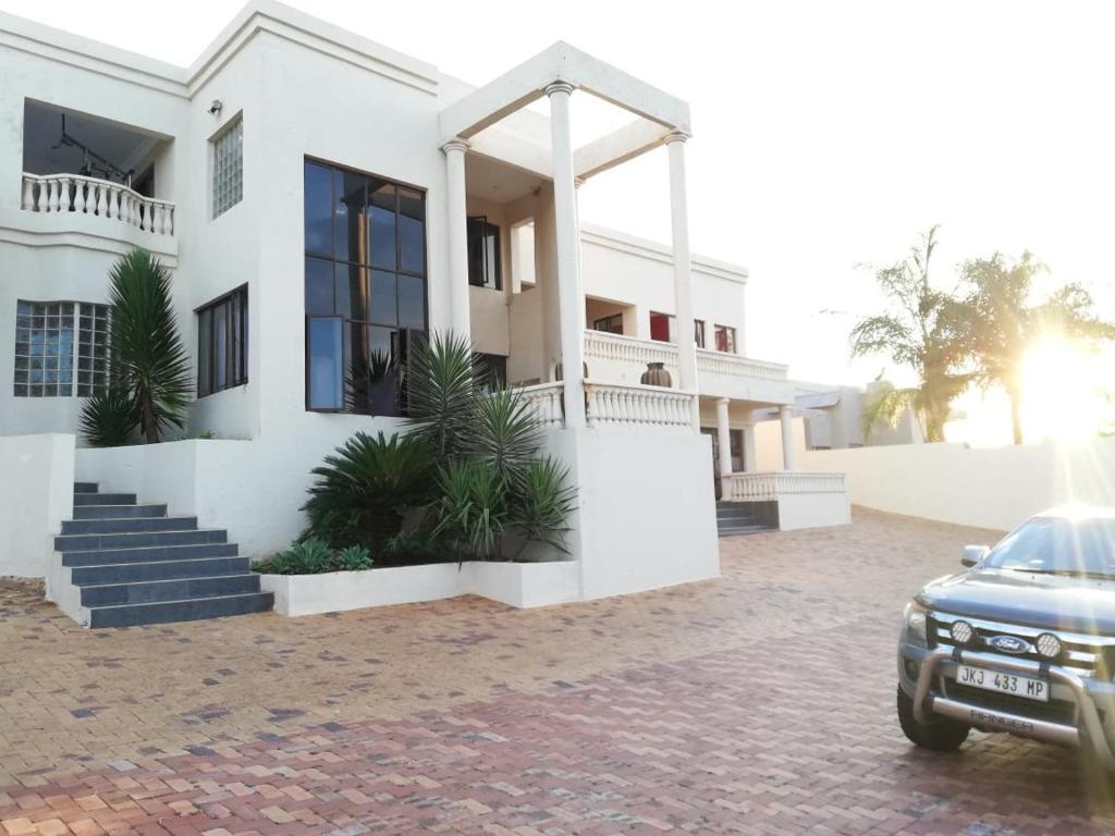 casadeross guest house image