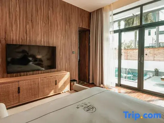 Standard Double room with pool view (full double bed)