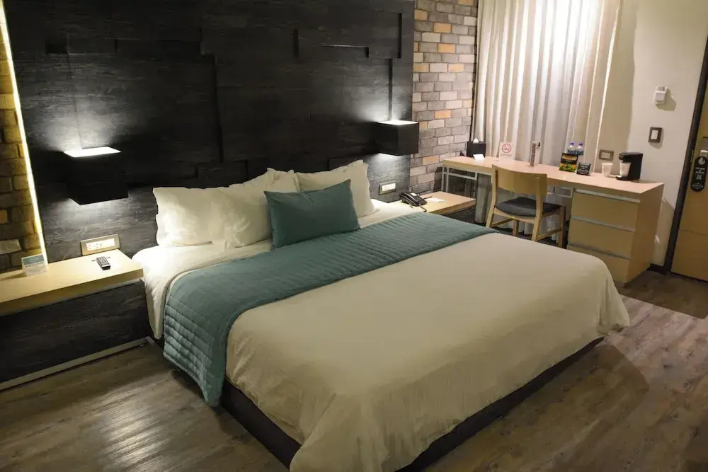 Double Junior Suite (full double bed)