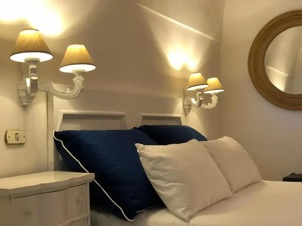 Classic Double room (full double bed)
