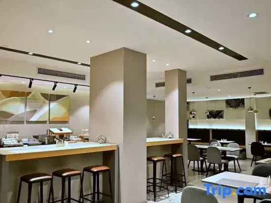 Food & Beverage