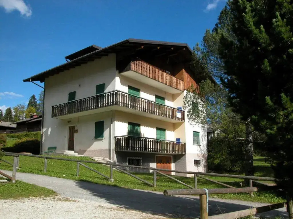 3 Bedrooms Apartment