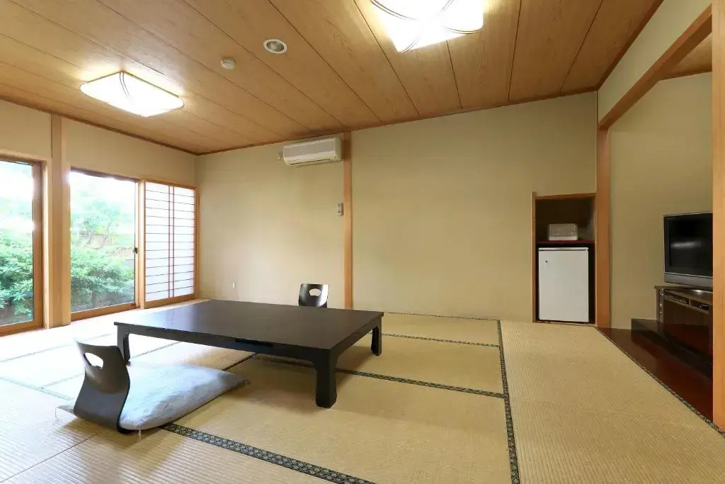 Yuraku Hotel - Chambres