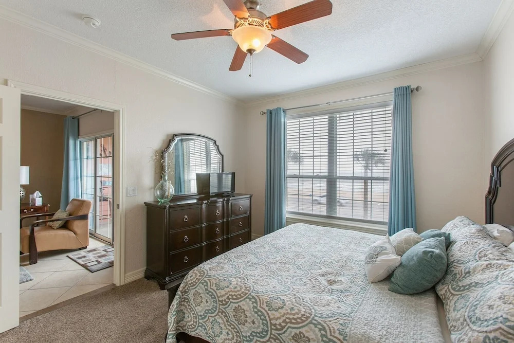 Dawn 1024 - Beautiful Beachfront Condo 2 Bedroom Condo by Redawning