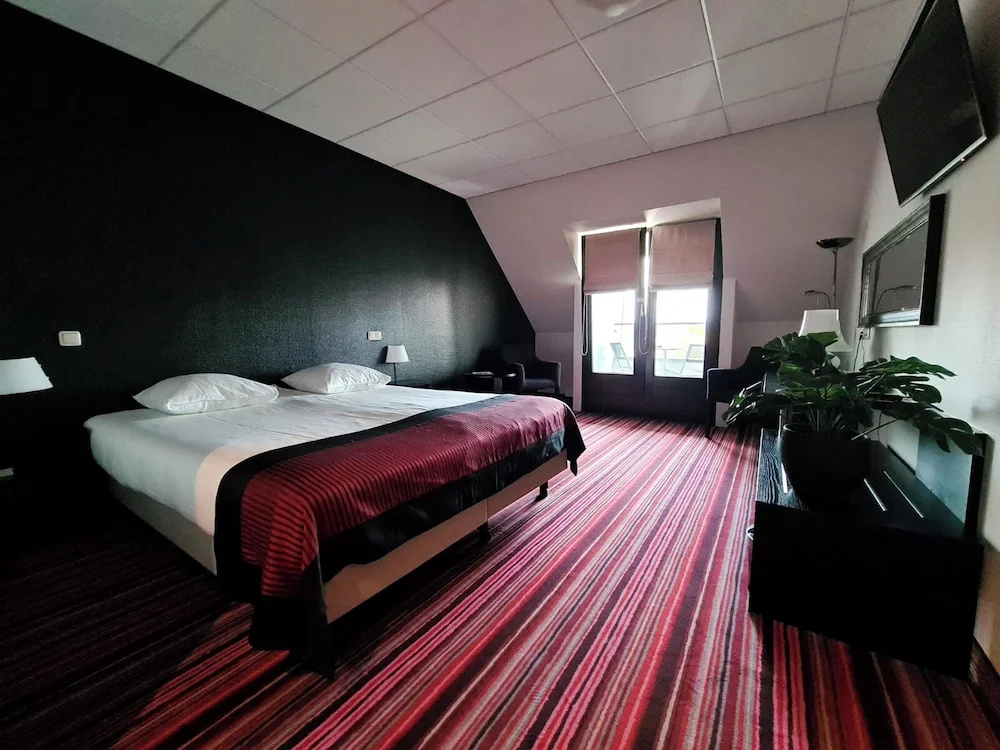 Hotel photo 32