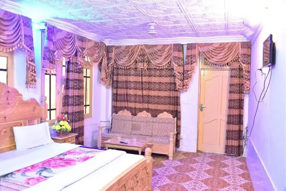 Lobby & Reception