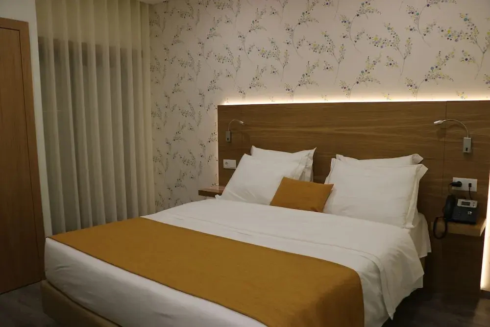 Standard Double room with balcony (full double bed)