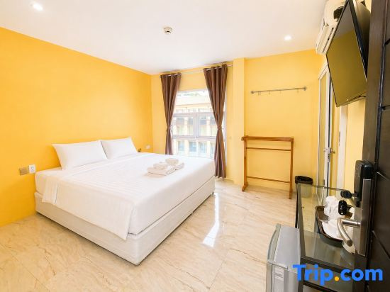 Deluxe Double room (full double bed)