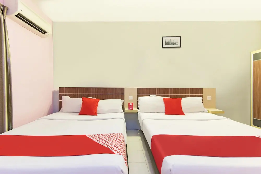 OYO 182 Simms Grand INN