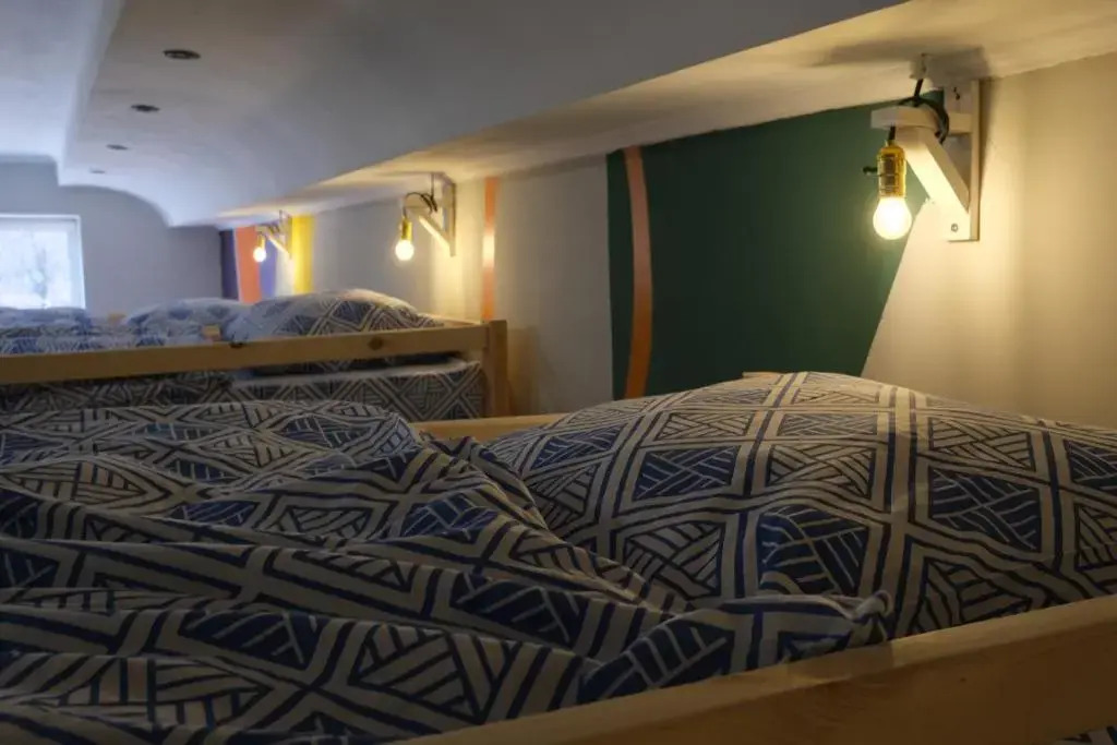 Кровать в общем номере в Wanderlust  Riverside hostel (Вандерласт Риверсайд хостел)