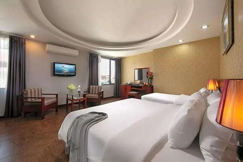 Suite with city view