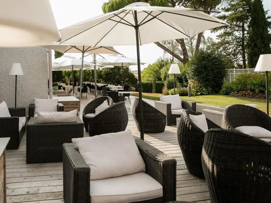 Balcony & Terrace