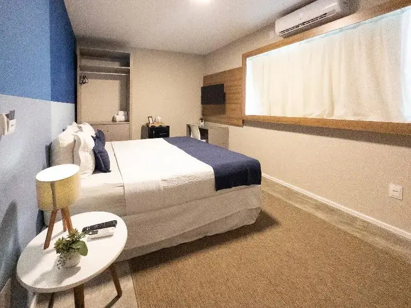 Standard Triple room with partial sea view
