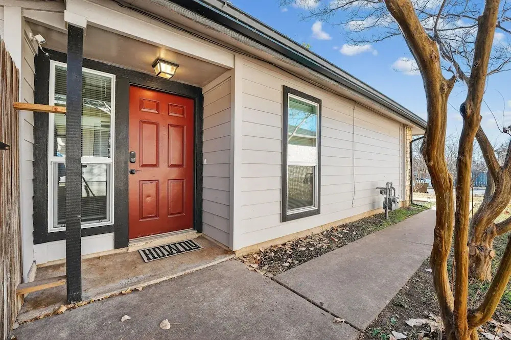 Modern 3br Townhouse Near Brushy Creek 3 Bedroom Duplex
