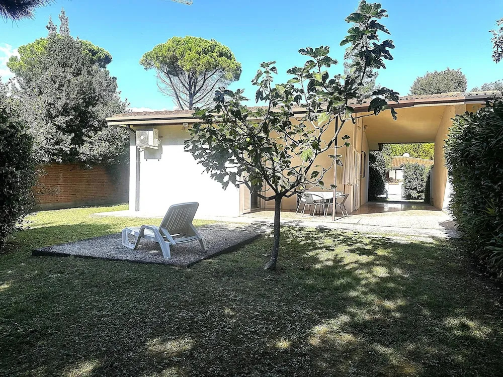Quiet Garden Villa Just 100mt From the Beach