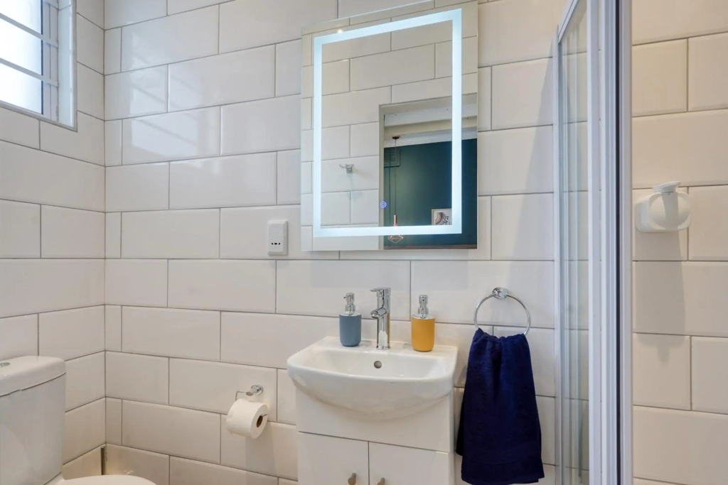 Hampton Collection - Charming 5 Sleeper Apartment with Pool - фото 10