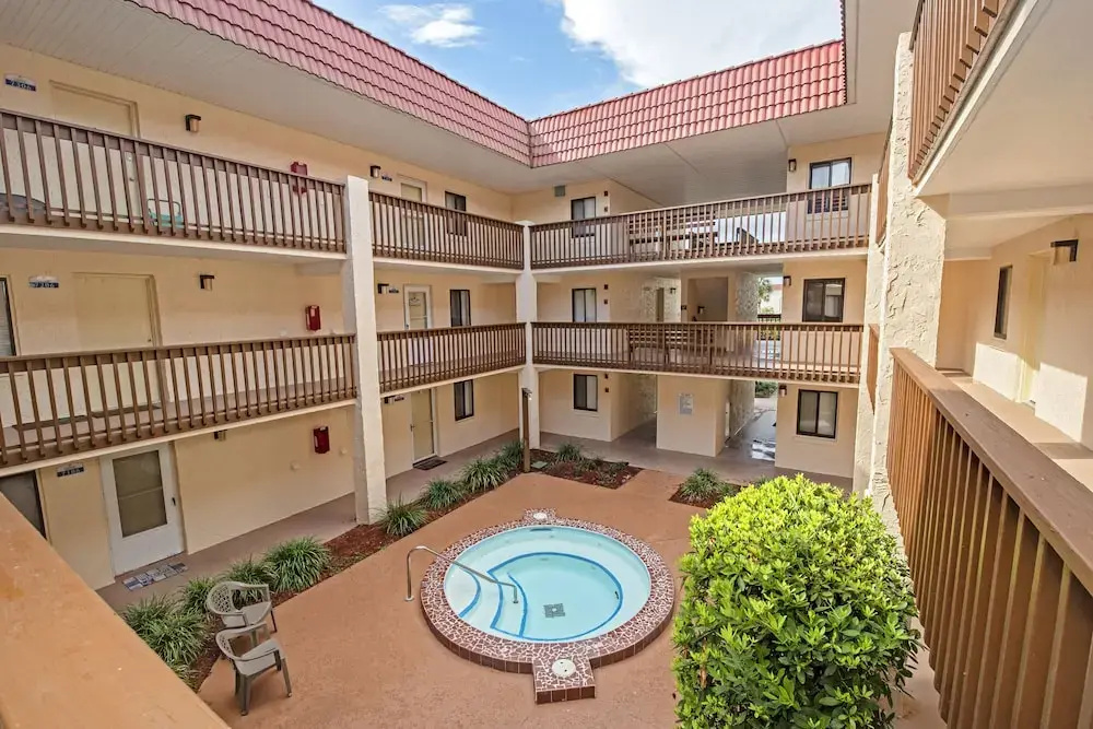 Lovely Oceanside Home W/outdoor Shower/free Wifi/shared Pool/hot Tub/tennis/ac