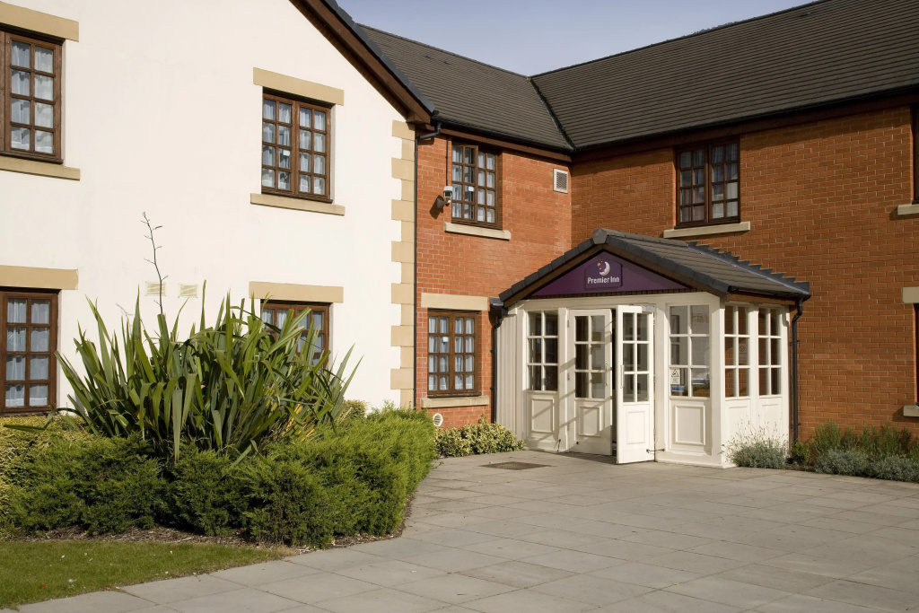 Premier Inn Waltham Abbey — фото