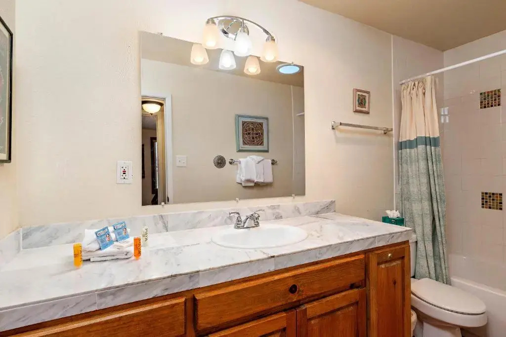 Fort Marcy Hotel Suites by All Seasons Resort Lodging - Chambres
