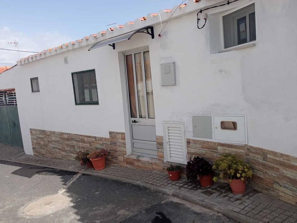 Casa do Rosa - Sleeps 6 - Parking - Wifi