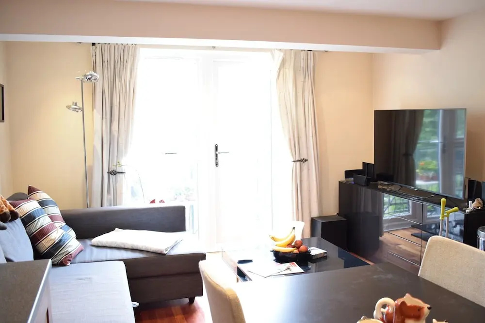 2 Bedroom Home In London