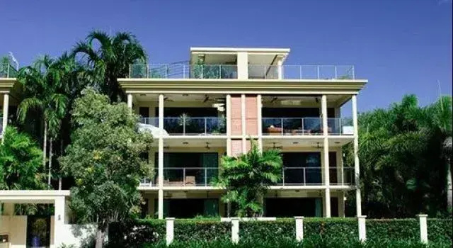 Cairns Beach Holiday Apartment