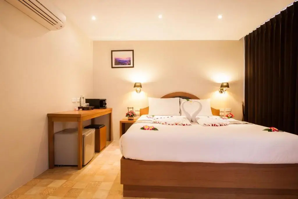 Premier Double room with balcony (full double bed)