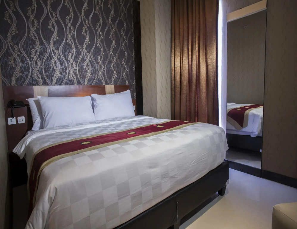 Deluxe Double room (full double bed)