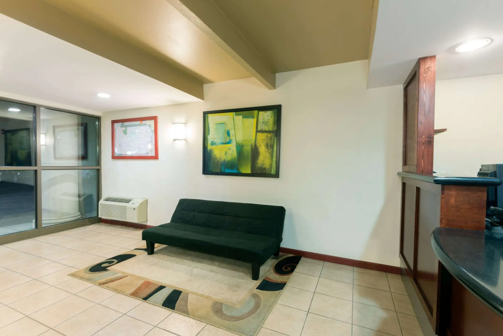 Lobby & Reception