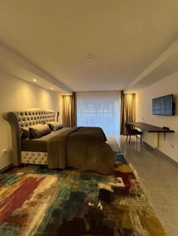 Deluxe Double room (full double bed)
