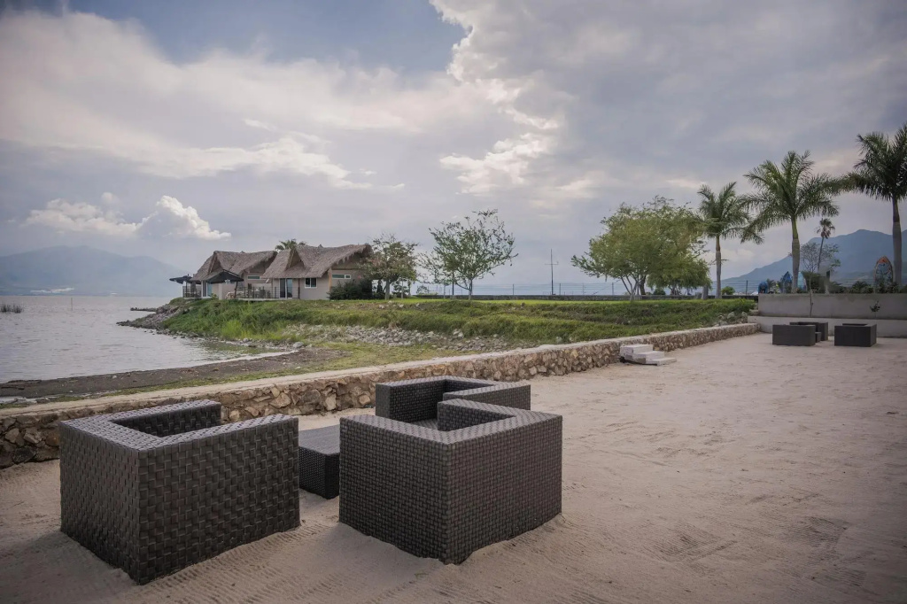 Beach & Waterfront