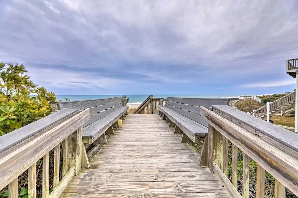 Emerald Isle Condo w/ Direct Access to Ocean!
