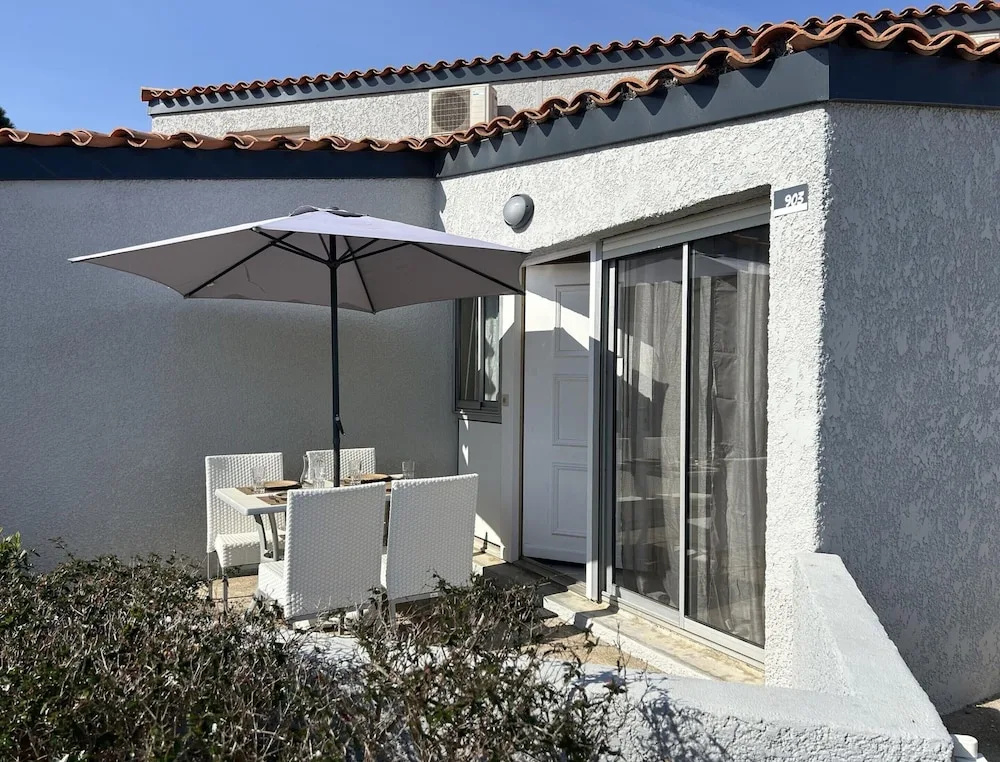 Sunny Duplex Cottage for 4